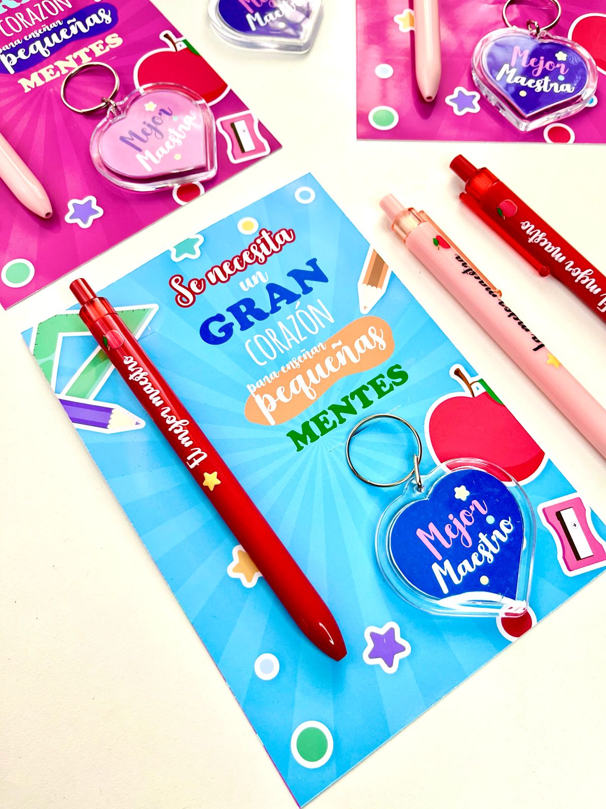 Diseño digital Llavero + Pluma regalo Día de la Maestra y maestro