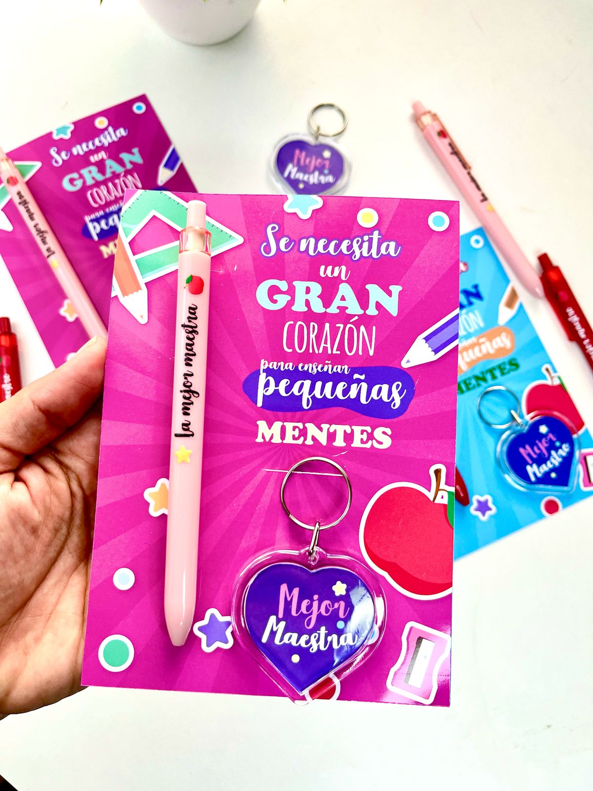 Diseño digital Llavero + Pluma regalo Día de la Maestra y maestro